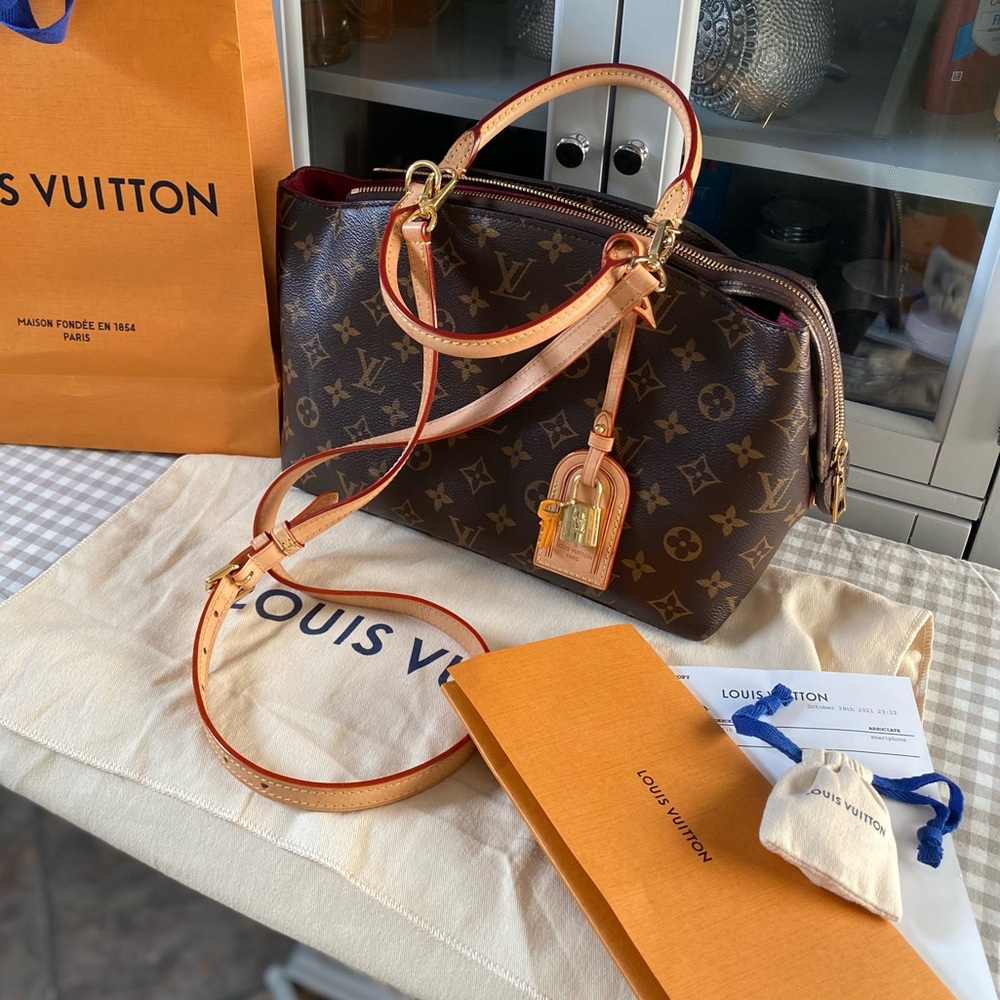 Petit Palais Louis Vuitton handbag- Purchased in Nov 2021.